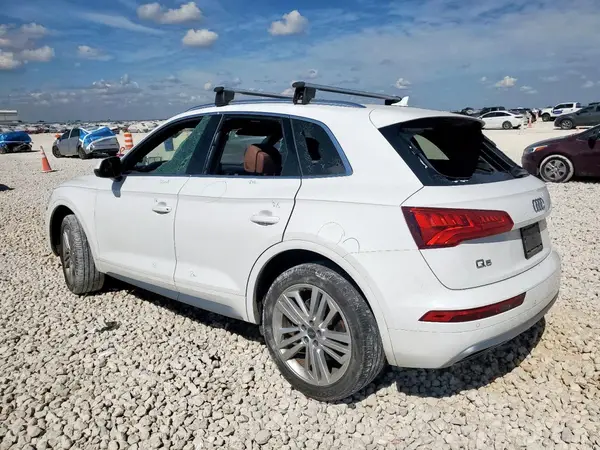 WA1BNAFY8K2065824 2019 AUDI Q5 - Image 2