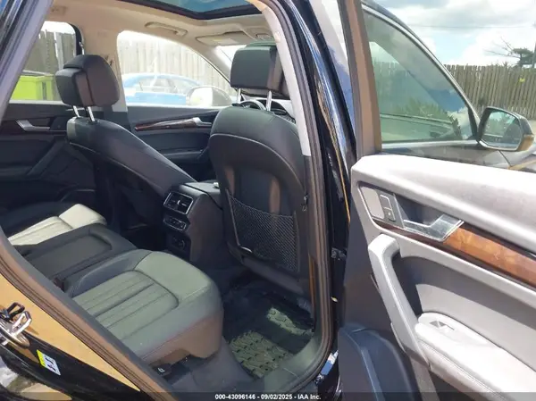 WA1BNAFY8K2079058 2019 AUDI Q5 - Image 8