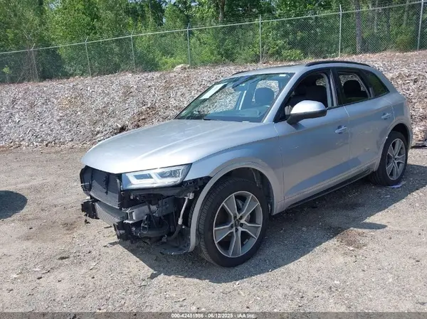 WA1BNAFY8K2129800 2019 AUDI Q5 - Image 2