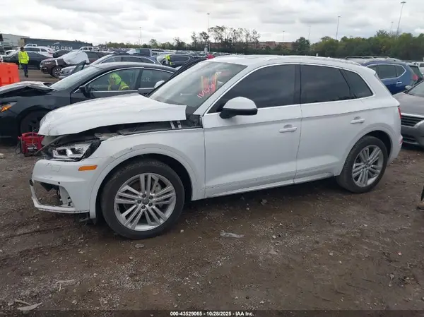 WA1BNAFY8K2133779 2019 AUDI Q5 - Image 2