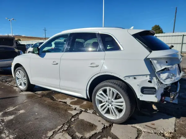 WA1BNAFY9K2037479 2019 AUDI Q5 - Image 2