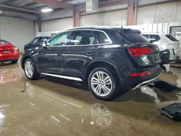 WA1BNAFY9K2048076 2019 AUDI Q5 - Image 2