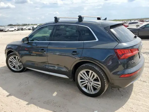 WA1BNAFY9K2049552 2019 AUDI Q5 - Image 2