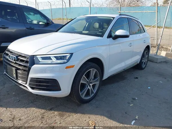 WA1BNAFY9K2056453 2019 AUDI Q5 - Image 2