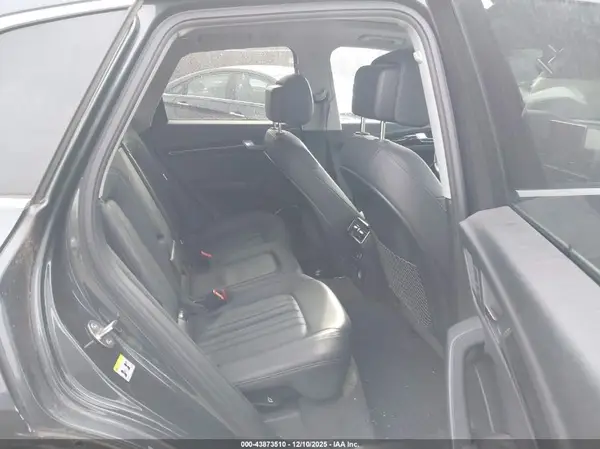 WA1BNAFY9K2074130 2019 AUDI Q5 - Image 8