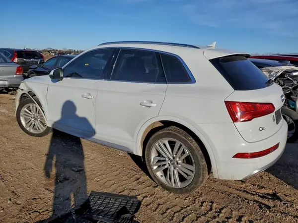 WA1BNAFY9K2081028 2019 AUDI Q5 - Image 2