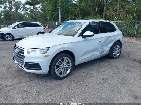 WA1BNAFY9K2099092 2019 AUDI Q5 - Image 2