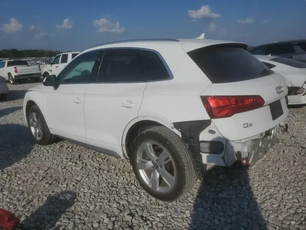 WA1BNAFY9K2101195 2019 AUDI Q5 - Image 2