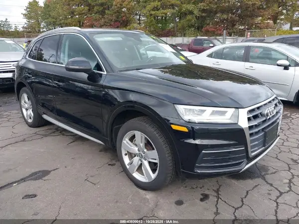 WA1BNAFY9K2103111 2019 AUDI Q5 - Image 1