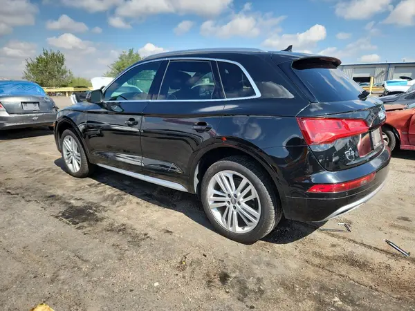 WA1BNAFY9K2104517 2019 AUDI Q5 - Image 2