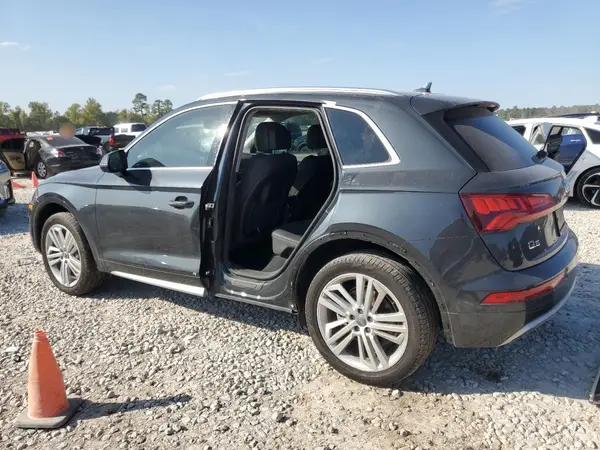 WA1BNAFY9K2109555 2019 AUDI Q5 - Image 2