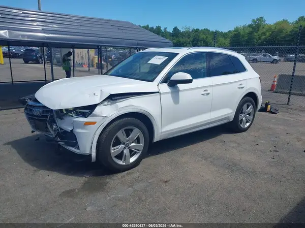 WA1BNAFY9K2116120 2019 AUDI Q5 - Image 2
