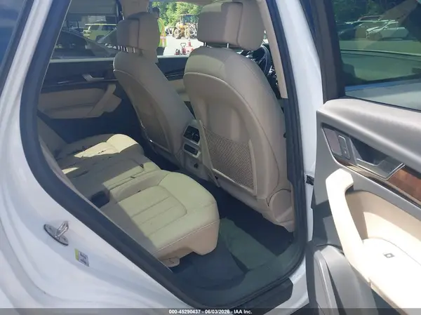 WA1BNAFY9K2116120 2019 AUDI Q5 - Image 8