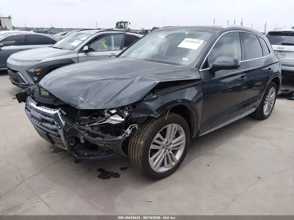 WA1BNAFY9K2118823 2019 AUDI Q5 - Image 2