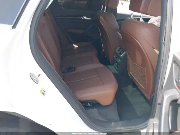 WA1BNAFY9K2124525 2019 AUDI Q5 - Image 8
