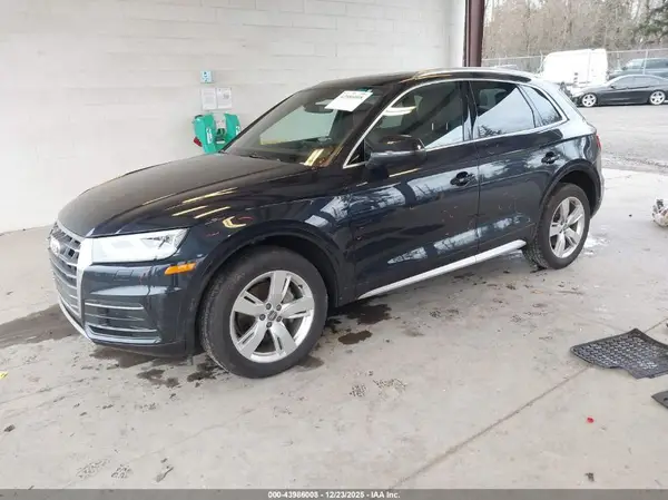 WA1BNAFY9K2126811 2019 AUDI Q5 - Image 2