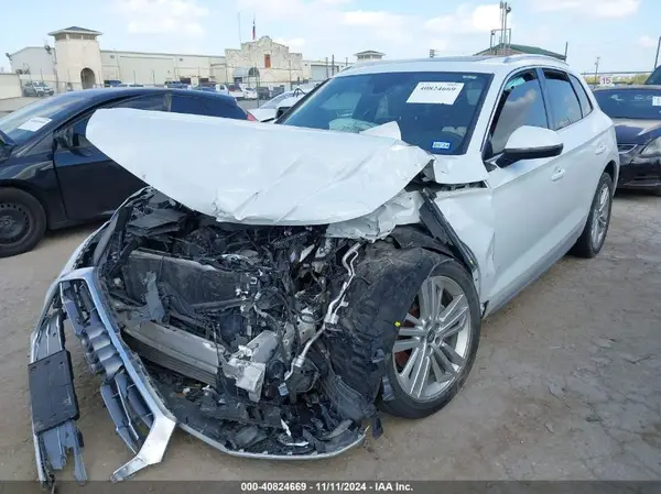WA1BNAFY9K2130325 2019 AUDI Q5 - Image 2