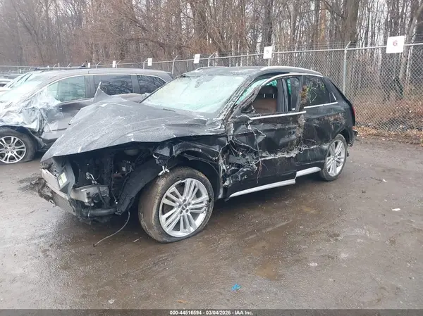 WA1BNAFY9K2134052 2019 AUDI Q5 - Image 2