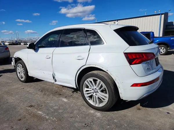 WA1BNAFY9L2098932 2020 AUDI Q5 - Image 2