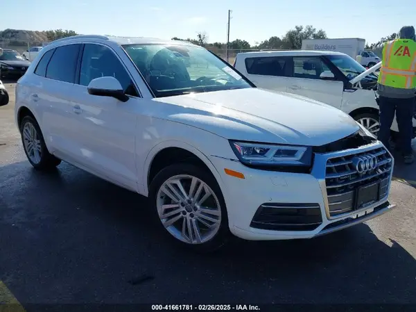 WA1BNAFYXK2096914 2019 AUDI Q5 - Image 1