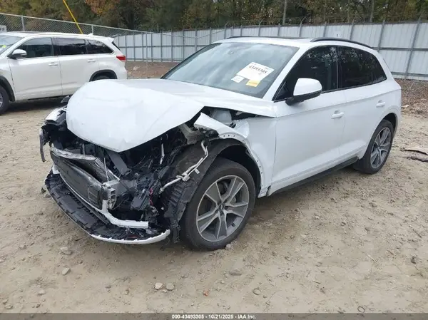 WA1BNBFY8K2070253 2019 AUDI Q5 - Image 2
