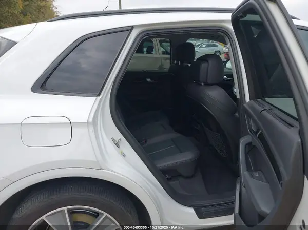 WA1BNBFY8K2070253 2019 AUDI Q5 - Image 8