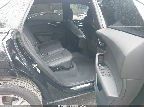WA1BVAF10KD033442 2019 AUDI Q8 - Image 8