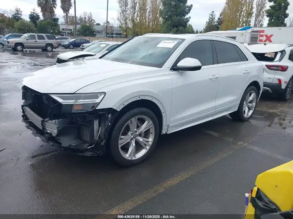 WA1BVAF11KD010705 2019 AUDI Q8 - Image 2