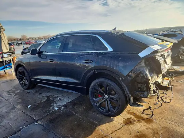 WA1BVAF11KD030744 2019 AUDI Q8 - Image 2