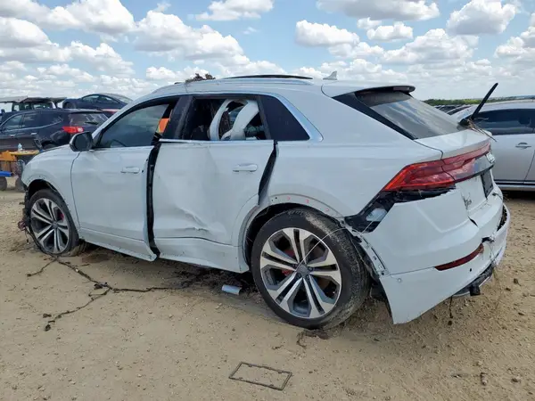 WA1BVAF11KD044403 2019 AUDI Q8 - Image 2