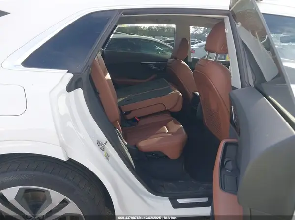 WA1BVAF11MD040077 2021 AUDI Q8 - Image 8