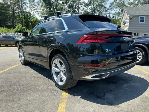 WA1BVAF12KD016786 2019 AUDI Q8 - Image 2