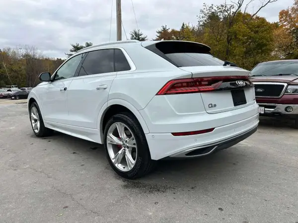 WA1BVAF12KD030347 2019 AUDI Q8 - Image 2