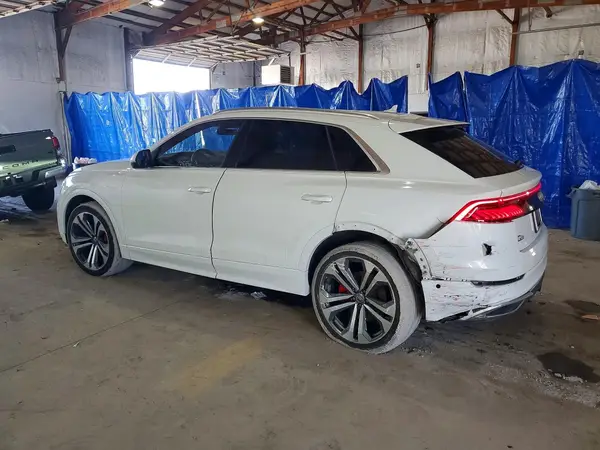 WA1BVAF12KD036309 2019 AUDI Q8 - Image 2