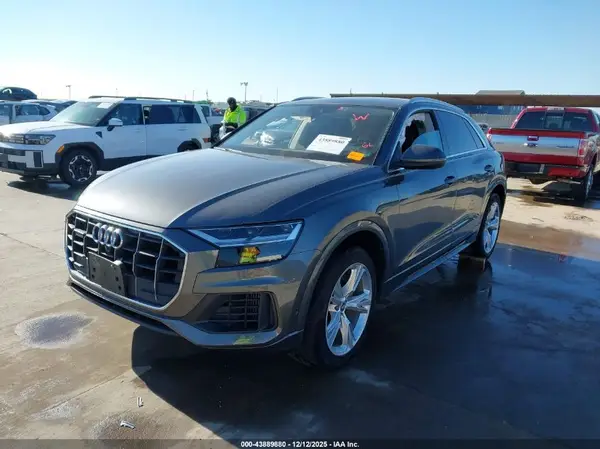 WA1BVAF14KD020385 2019 AUDI Q8 - Image 2