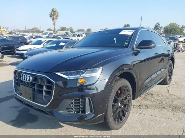 WA1BVAF14KD045562 2019 AUDI Q8 - Image 2