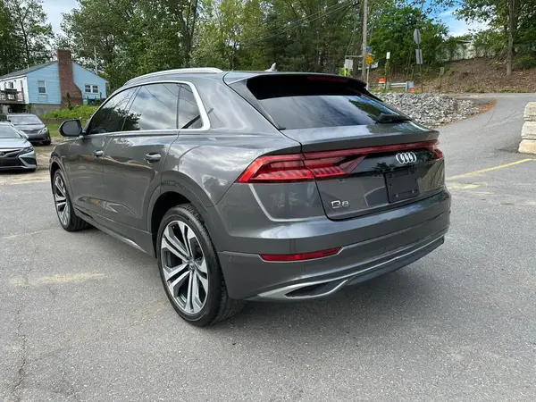 WA1BVAF15KD012411 2019 AUDI Q8 - Image 2