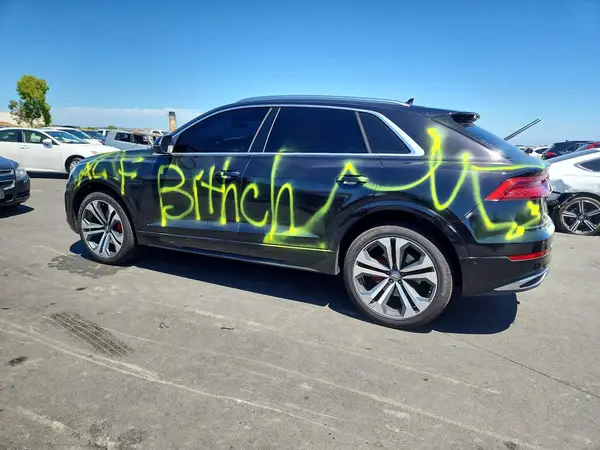 WA1BVAF15KD041035 2019 AUDI Q8 - Image 2