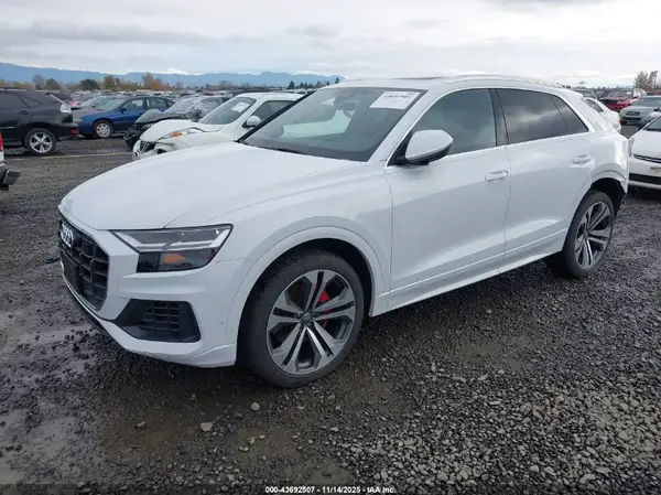 WA1BVAF15KD042587 2019 AUDI Q8 - Image 2