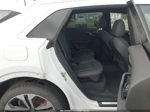 WA1BVAF15KD042587 2019 AUDI Q8 - Image 8