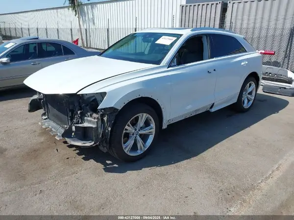 WA1BVAF16KD016726 2019 AUDI Q8 - Image 2