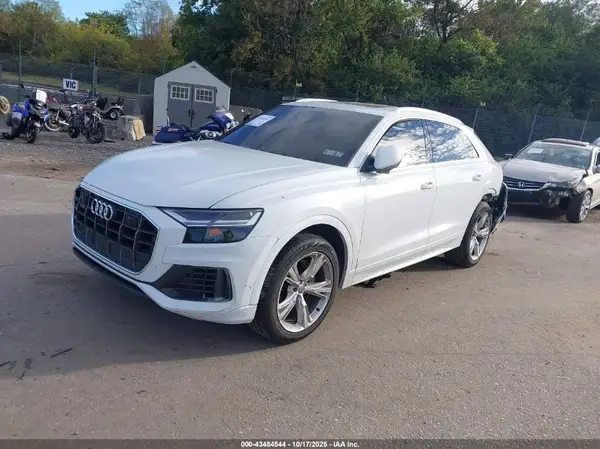 WA1BVAF16KD021814 2019 AUDI Q8 - Image 2