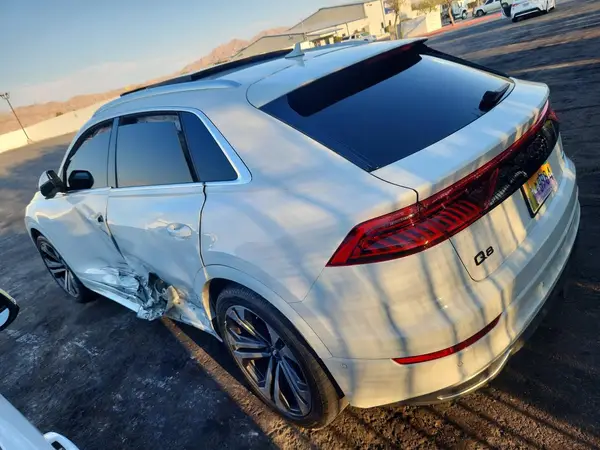 WA1BVAF16KD037642 2019 AUDI Q8 - Image 2