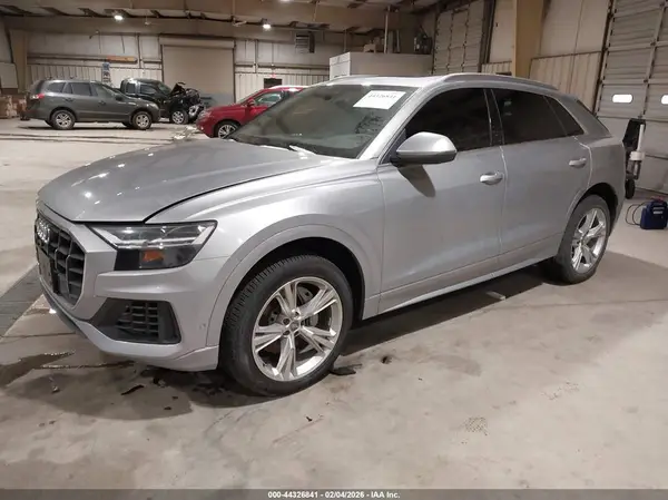 WA1BVAF16KD038578 2019 AUDI Q8 - Image 2