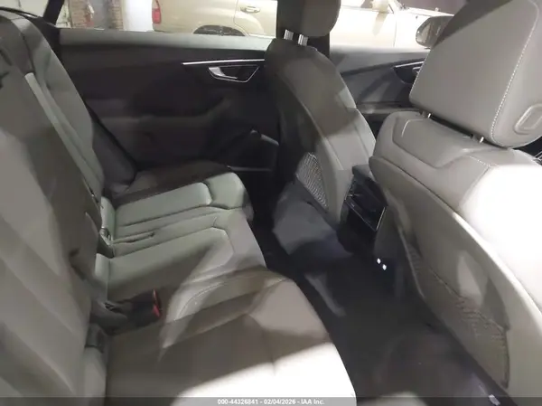 WA1BVAF16KD038578 2019 AUDI Q8 - Image 8
