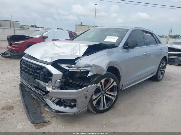 WA1BVAF17KD038184 2019 AUDI Q8 - Image 2