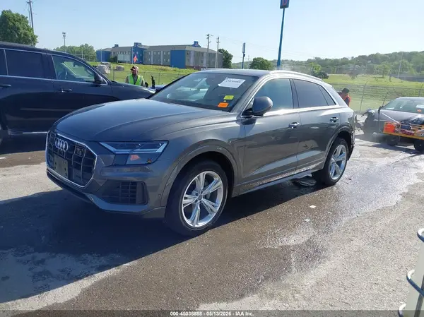 WA1BVAF19KD030362 2019 AUDI Q8 - Image 2