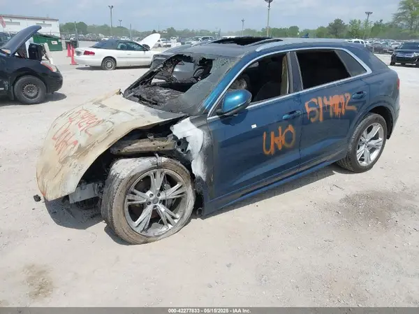 WA1BVAF1XKD011772 2019 AUDI Q8 - Image 2