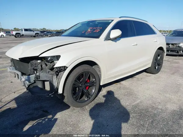 WA1BVAF1XKD033223 2019 AUDI Q8 - Image 2
