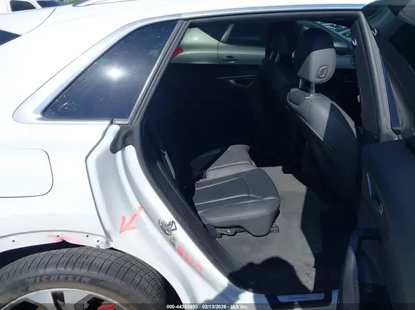 WA1BVAF1XKD044271 2019 AUDI Q8 - Image 8